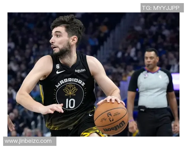 勇士与公牛常规赛激战回顾球员表现与战术分析全景呈现